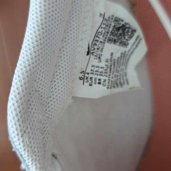 Nike Women's White and Peach Sneakers Size 6.5 - Picture 5 of 6